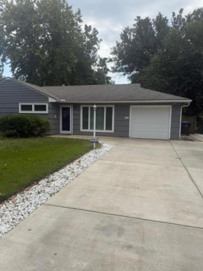 Quiet Cozy Haven for Relaxation & Work in Topeka, Kansas